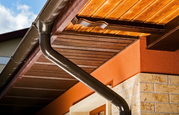 The Pros And Cons Of The Different Types Of Gutter Hangers